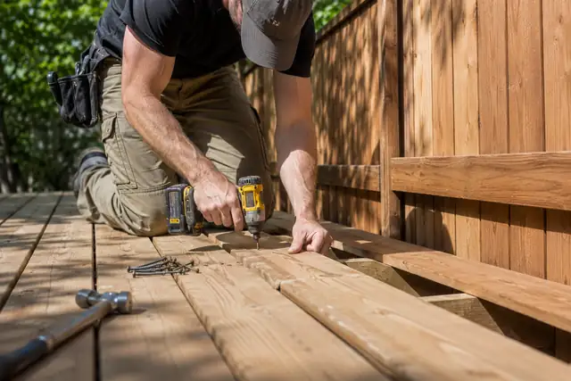 Deck and fence repairs Ottawa & Gatineau